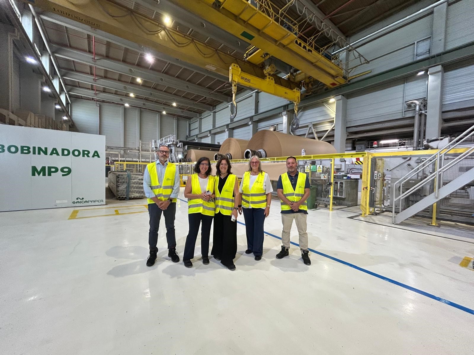 La consejera de Economía del Gobierno de Aragón visita las instalaciones del Grupo Saica en El Burgo de Ebro
