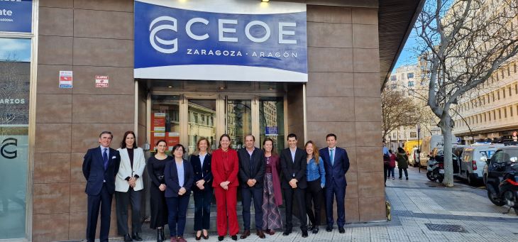 El Grupo Saica se adhiere a la Alianza + STEAM Aragón: El acto de adhesión tuvo lugar la pasada semana en la sede de CEOE Aragón, ante la que posaron, entre otros, Raúl Elgarrista y Cecilia Lucca.