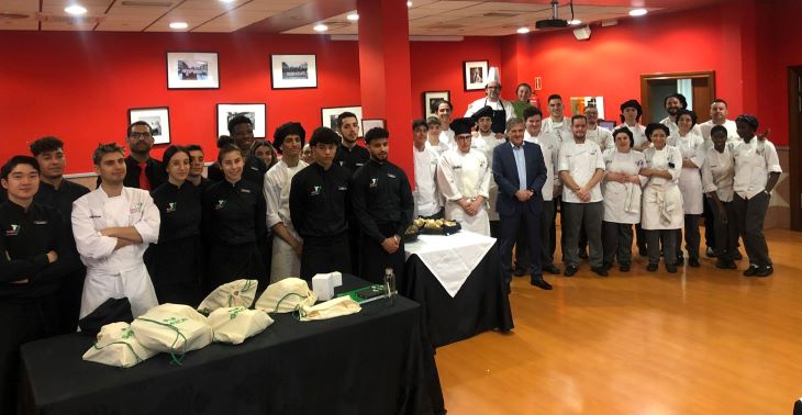 El Grupo Saica celebra su 80 aniversario con un menú diseñado, cocinado y servido por los alumnos de TOPI