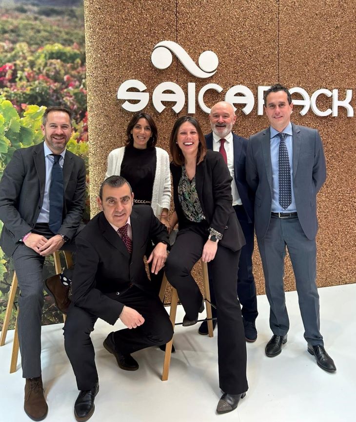 Parte del equipo de Saica Pack Viana en ENOMAQ 2023.