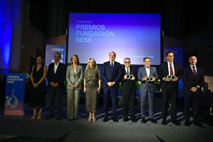 Foto de familia de los premiados por la Fundación Sesé.