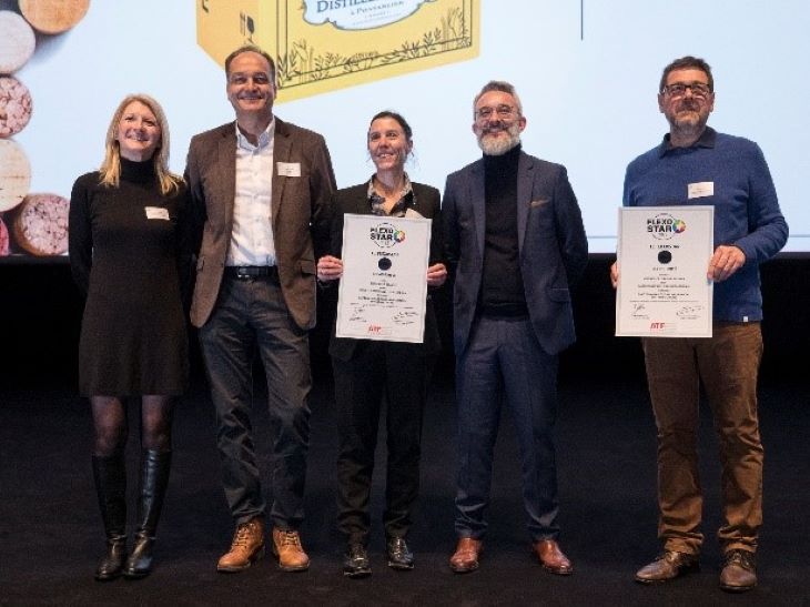 3ème en partant de la gauche, Clémentine Portier, directrice commerciale de Saica Pack Beaune et quatrième en partant de la gauche, Nicolas Gourdon, responsable méthodes Saica Pack Beaune.