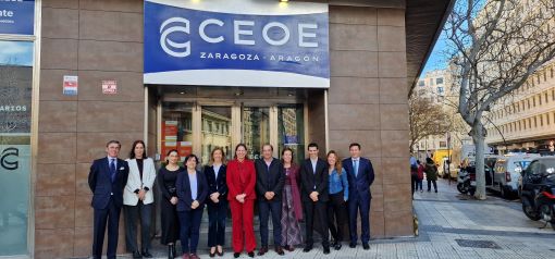 El Grupo Saica se adhiere a la Alianza + STEAM Aragón: El acto de adhesión tuvo lugar la pasada semana en la sede de CEOE Aragón, ante la que posaron, entre otros, Raúl Elgarrista y Cecilia Lucca.