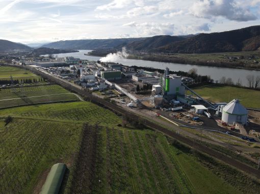 Vue aérienne de l'usine Saica Paper à Champblain-Laveyron.