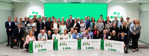 Foto de familia de los premiados, en la sede corporativa del Grupo Saica, en Zaragoza.