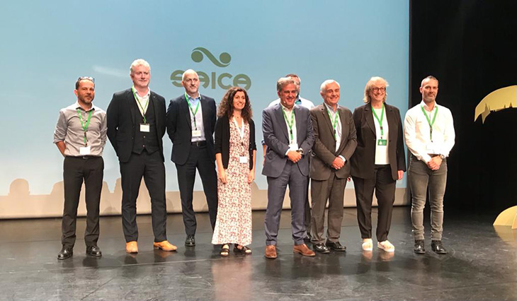 Foto de familia de los intervinientes en la 12ª reunión profesional de Saica Pack y Saica Flex, en Mandelieu.