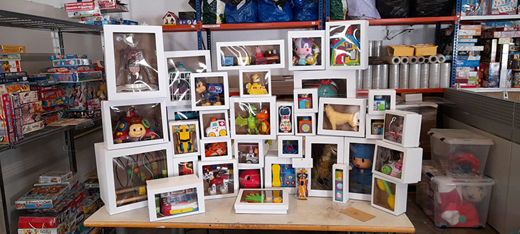 Algunos de los juguetes reacondicionados por participantes del Programa Prelaboral de Cáritas Valencia.