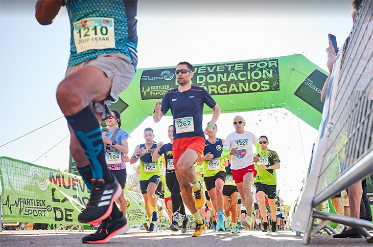 Salida de la prueba de 8 kms., en el Parque del Agua de Zaragoza. (mueveteporladonaciondeorganos.com).