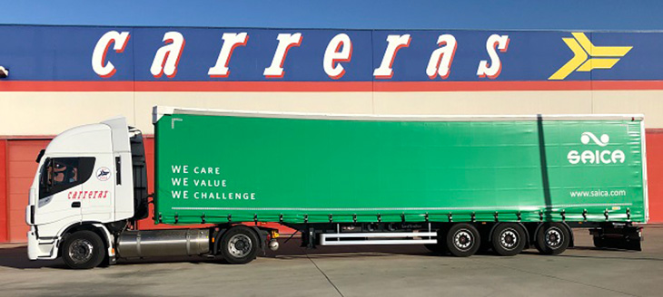 camión con el logo de Saica y fondo con imagen de Carreras