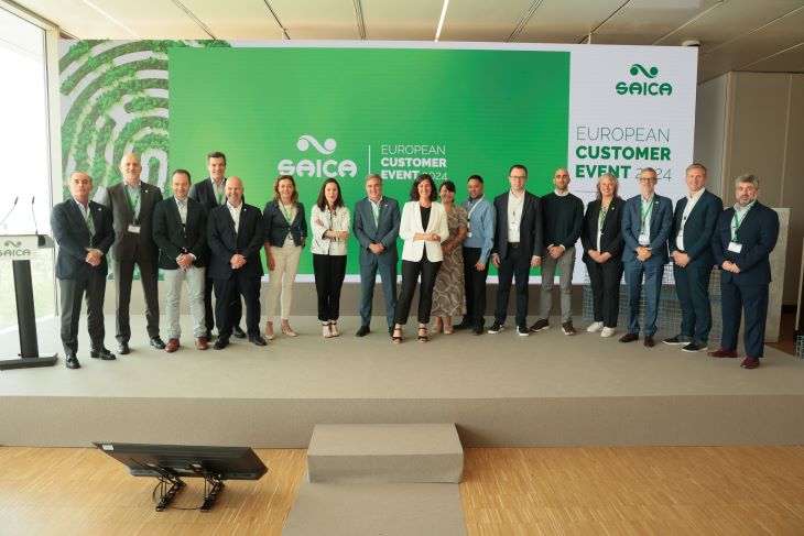 Family photo of the participants.