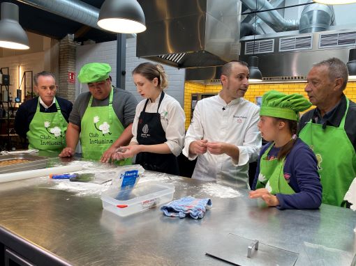 El Grupo Saica participa en el taller culinario organizado por el Club Inclucina en colaboración con ATADES